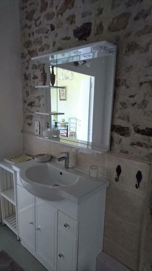 Bed and Breakfast Pierre Deluen Domaine De La Grange De Quaire Chassenon Exterior foto